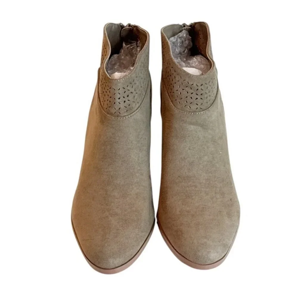 Violet & Red Women's Jackson Lazer Cut Topline Booties Ankle Taupe Size 8.5 NWOB